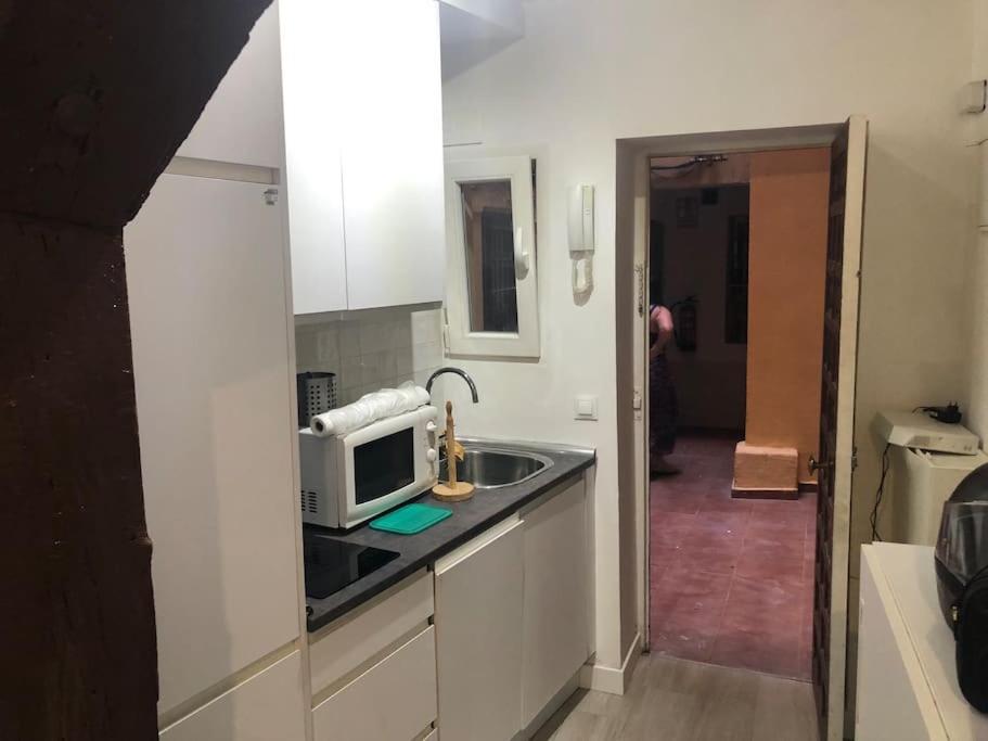 Tesorito, Estudio Individual En Malasana, Bajo Pequeno En Calle Del Tesoro Apartment Madrid Bagian luar foto
